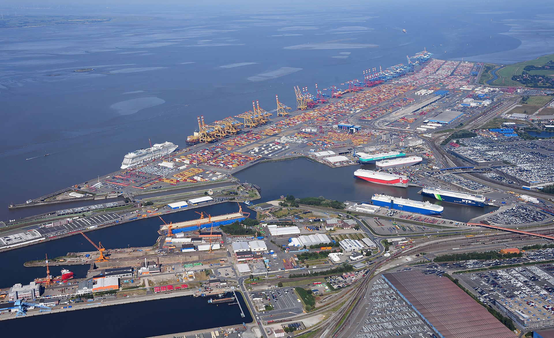 Aerial container terminal